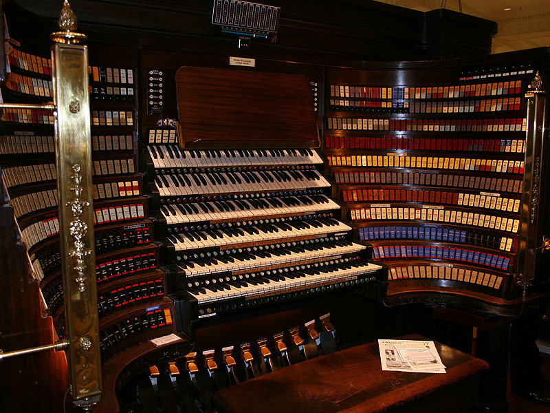 Высокий инструмент высокого регистра. Wanamaker Organ. Орган в Филадельфии. Регистры органа. Старинный орган.